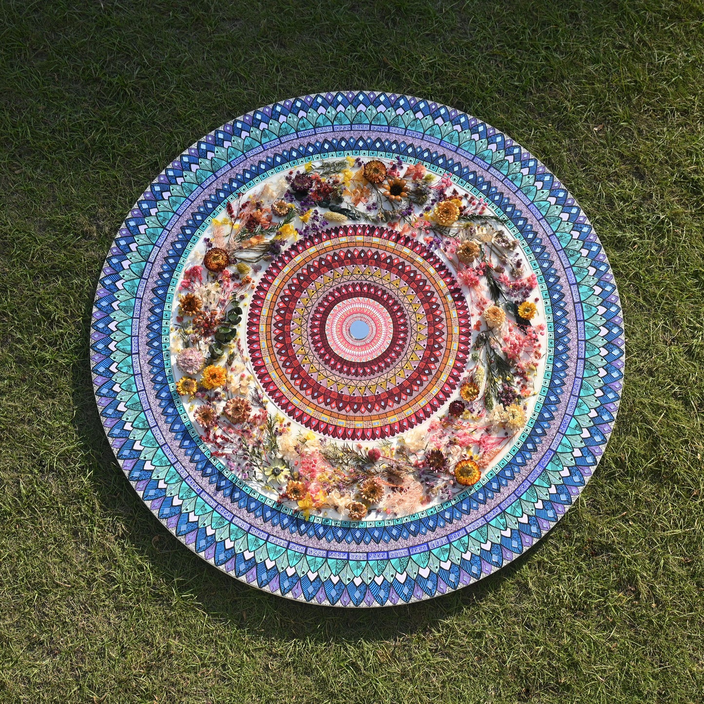 The Blooming Sphere 92x92cm